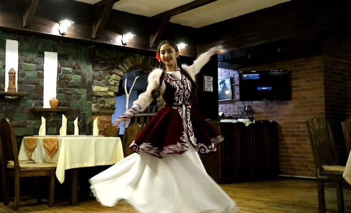ビシュケクでは民族音楽の演奏も楽しみください。