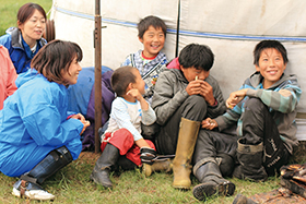 遊牧民との交流も楽しい 遊牧民との交流も楽しい