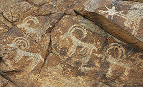 4000年近く前に描かれたといわれる岩絵