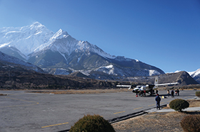 ジョムソン空港