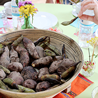ジャガイモの素朴な味が楽しめる「アンデス風焼き芋(ワティア)」 ジャガイモの素朴な味が楽しめる「アンデス風焼き芋(ワティア)」