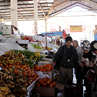 市場を訪れペルーの食文化に触れる