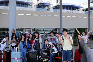 眩しい日差しがお出迎え カサブランカ空港到着 眩しい日差しがお出迎え カサブランカ空港到着