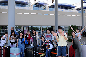 眩しい日差しがお出迎え　カサブランカ空港到着