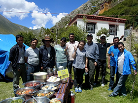 チベットカゼトラベルのスタッフ