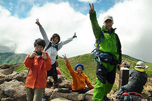 朝日岳登頂！喜びでいっぱいです。