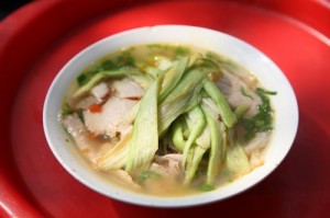 シャキシャキ芋茎が入った麺 ブン・ブン