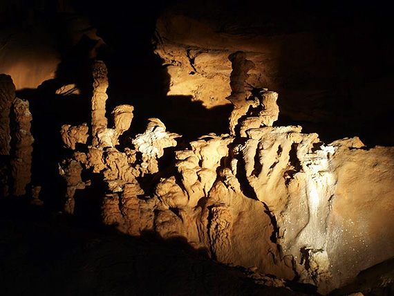 ATM洞窟 美しい鍾乳石