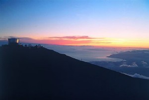 マウナケア山頂から海を望む