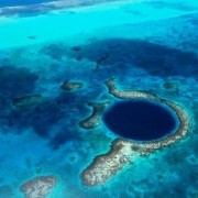 深い青が美しいブルーホール 深い青が美しいブルーホール
