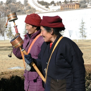 巡礼路を楽しそうに歩く地元の人