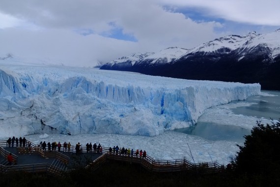 青々と輝くペリトモレノ氷河