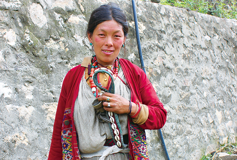 チベットの影響を感じる民族衣装