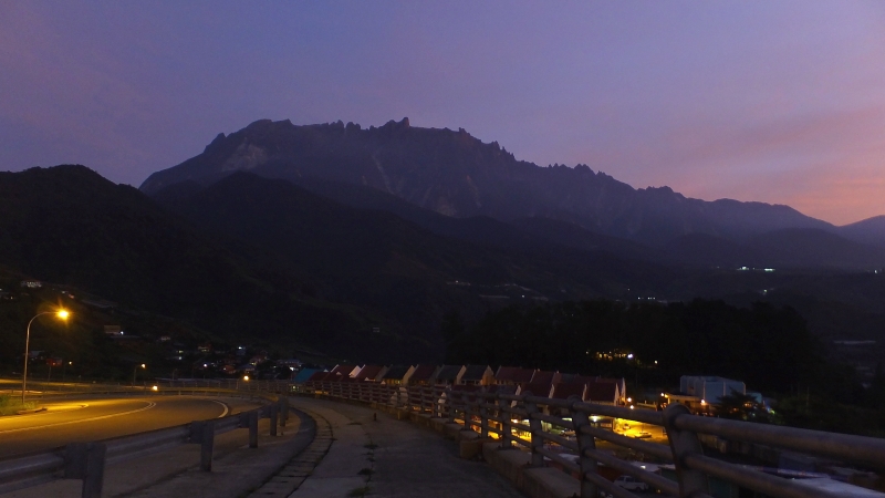 キナバル山の夜明け