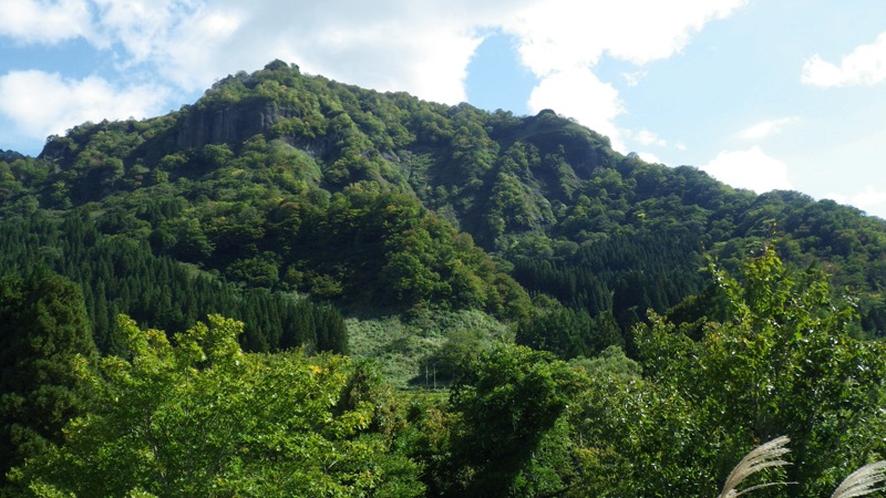 イヌワシの棲む山岳