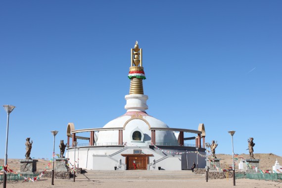 直径・高さ16mの巨大な仏塔