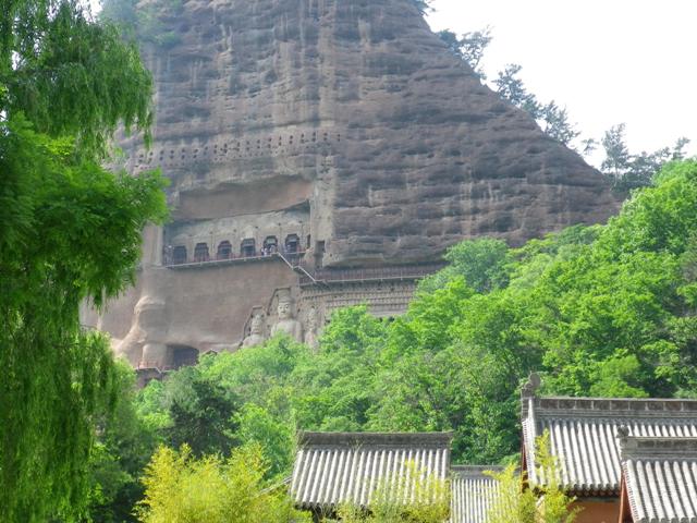 中国4大石窟にも数えられる麦積山（ばくせきざん）石窟
