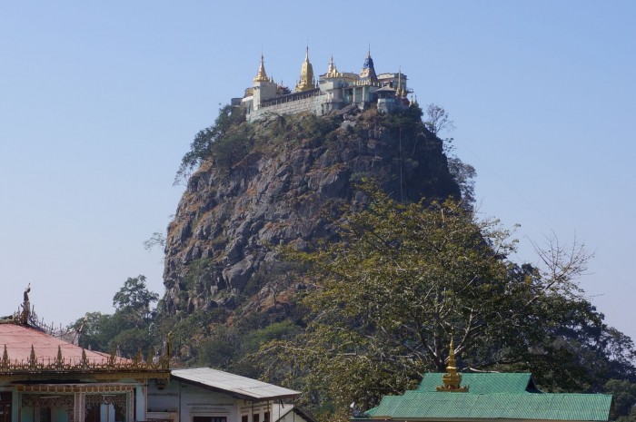 あの山頂の寺院はどうやって建てたのでしょう？