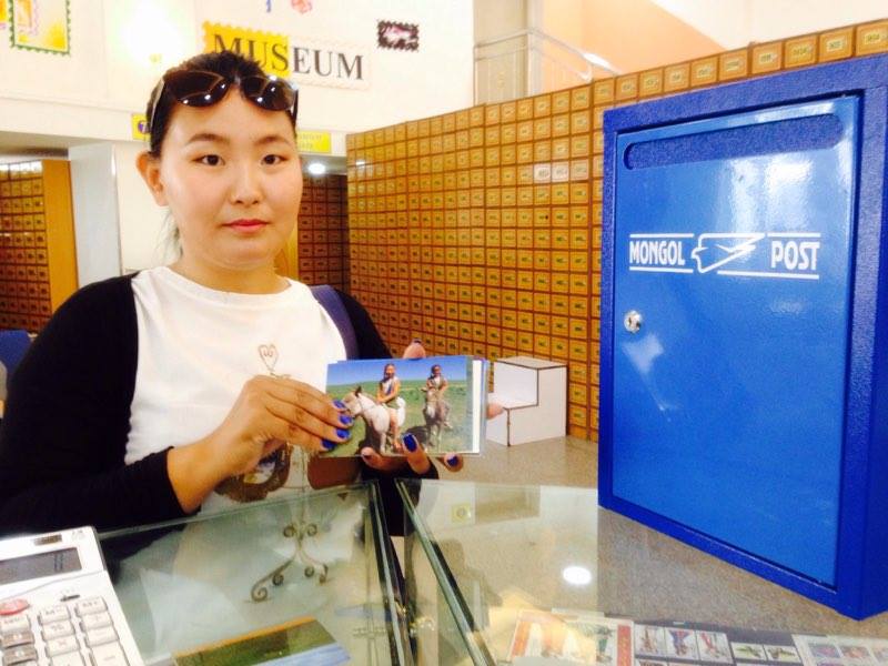 現地スタッフのアザーより、ウランバートルの郵便局から投函しました!