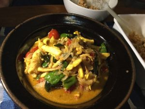 いかのテルダーラ。新鮮なするめイカが手に入ったら是非お試しください!超美味です。奥にはポルサンボーラ&ご飯。