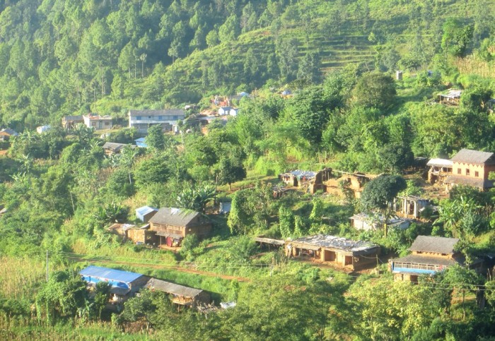 ネパール大地震の震源地に近く甚大な被害を受けてから、徐々に復興が進んでいるパトレ村