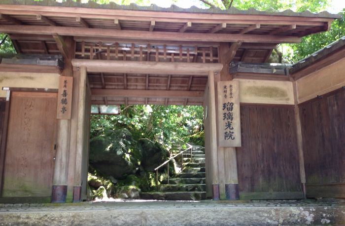 京都の奥座敷?八瀬にある瑠璃光院の門、静かでいいところです