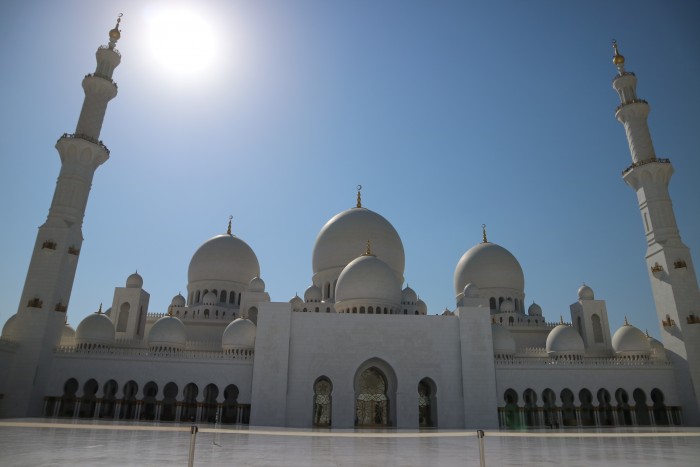 アブダビ観光の目玉　シェイク・ザイード・グランド・モスク