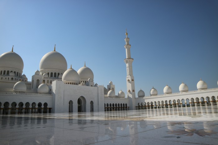 10年以上の歳月をかけ完成した白亜のモスク