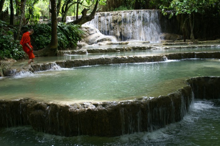 クアンシーの滝の下流にできた自然のプール