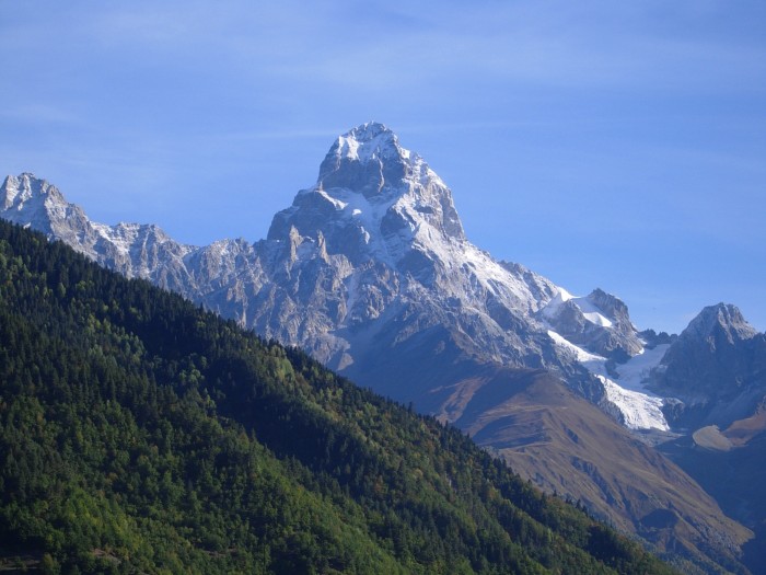 スワネティ地方は山の景観が美しい=ウシュバ山(4,695m)