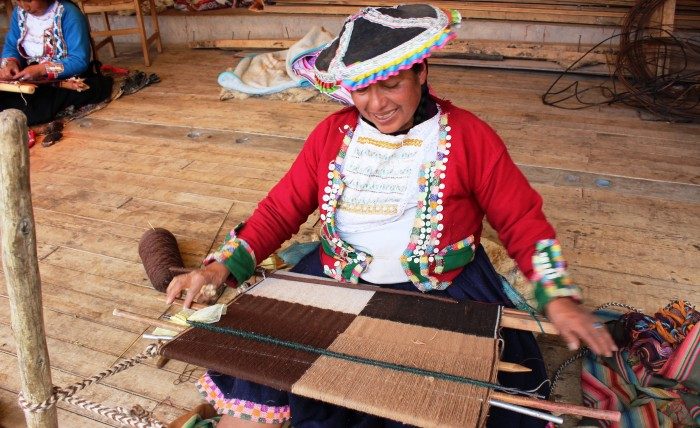 ピトゥマルカ伝統の４色に分かれた織物