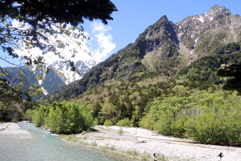 梓川と明神岳