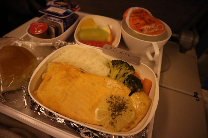 関空からドバイの2回目の機内食　