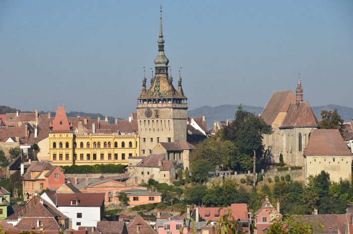 ルーマニアで最も美しい街と言われているシギショアラ。トランシルヴァニア地方の古都で中世の面影を色濃く残している。中央に写るのは１４世紀に建てられた街のシンボルの時計台