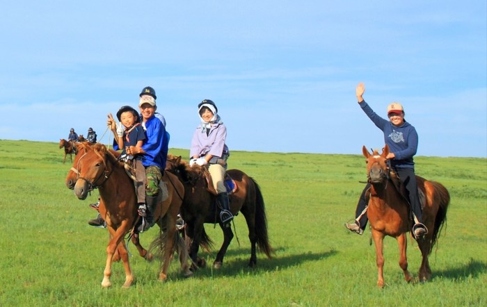 大草原で乗馬にチャレンジ!