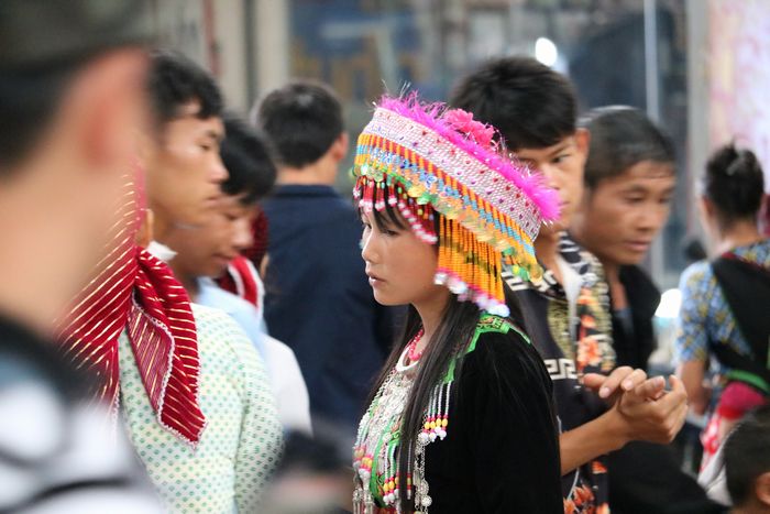 メオバック市場で見かけた白モン族の女性