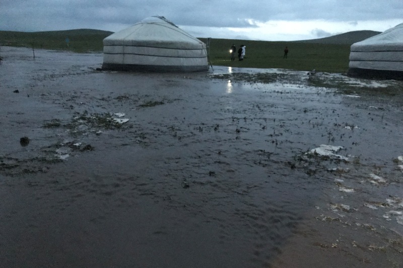 大雨で洪水状態！