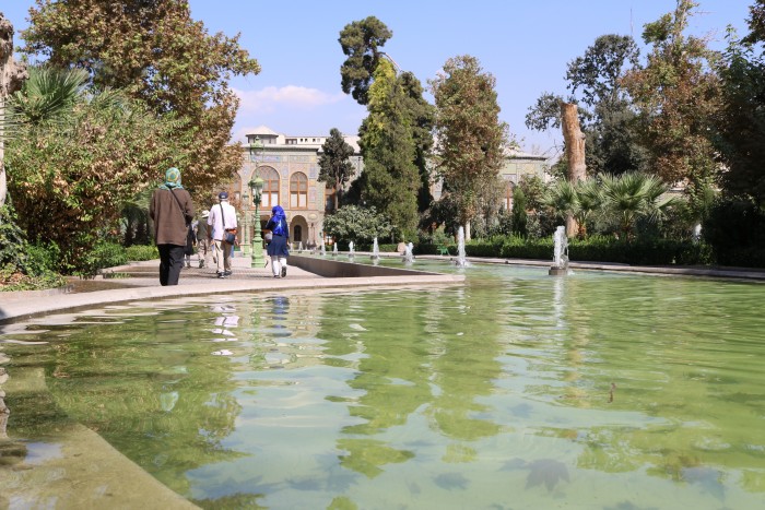 ゴレスターン宮殿の水路を取り入れたペルシア庭園