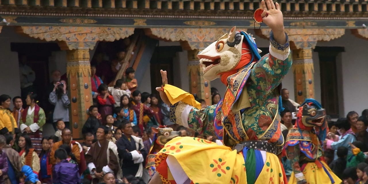 プナカ・ツェチュ祭　仮面舞踊の様子