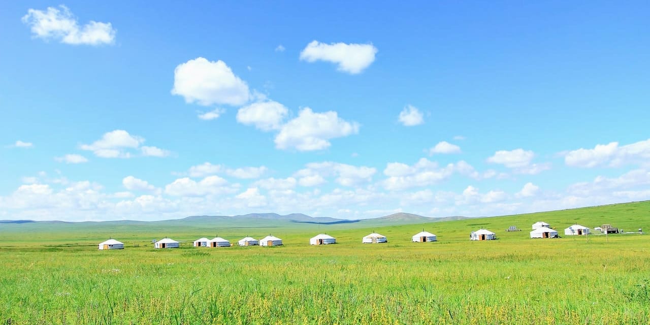 「ほしのいえ」は大草原のど真ん中にある風の旅行社直営キャンプです