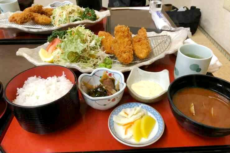 お昼のカキフライ定食♡