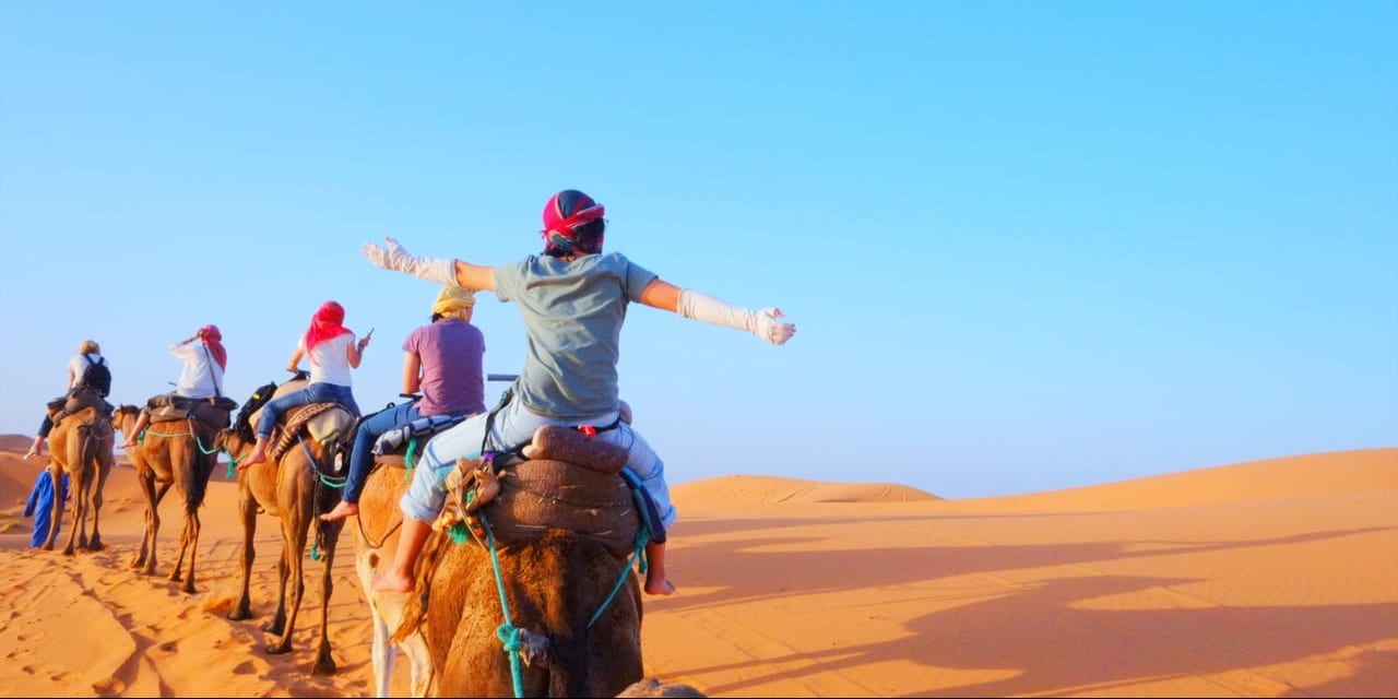 2 14 金 3 26 木 発 モロッコ サハラ砂漠でサッカー交流10日間 砂漠の民ベルベル人の伝統を知る モロッコ 風の旅行社