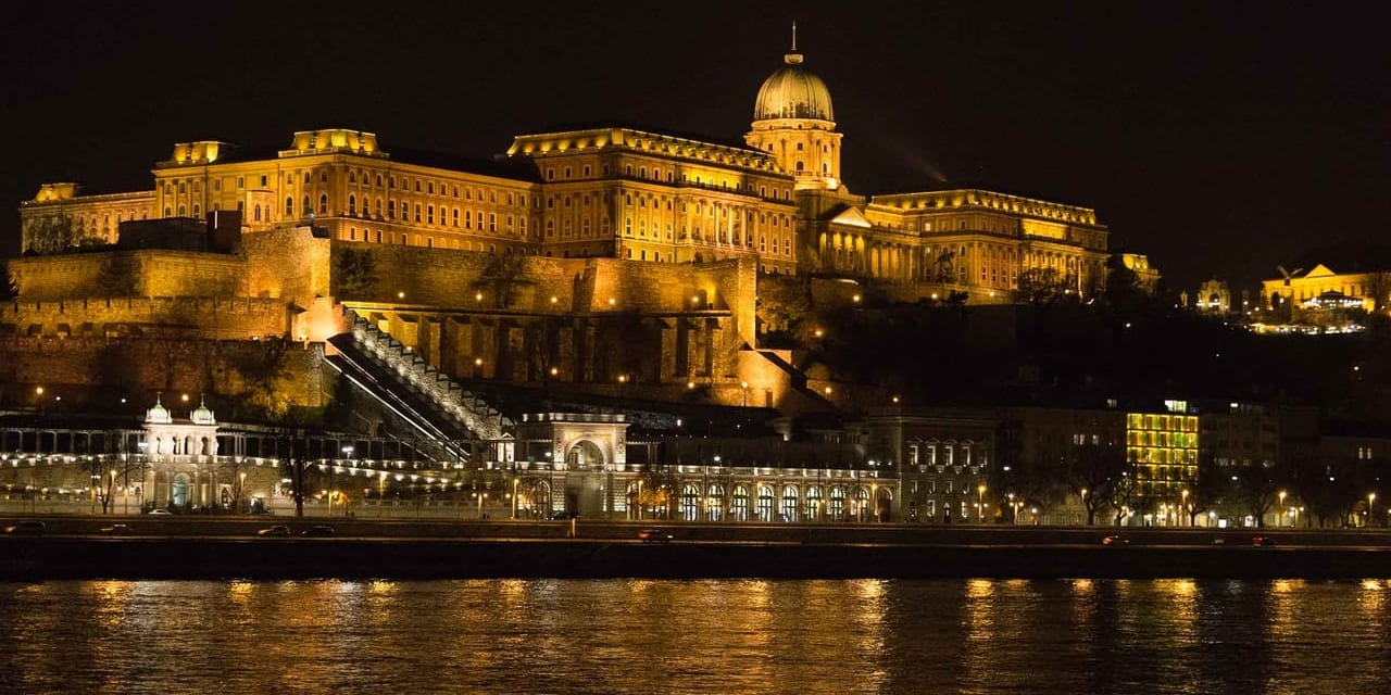 中世の古都巡りとドナウの真珠ブタペストの街歩き9日間 10日間 東欧 風の旅行社