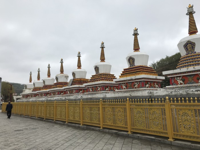 ゲルク派の聖地タール寺の八大仏塔