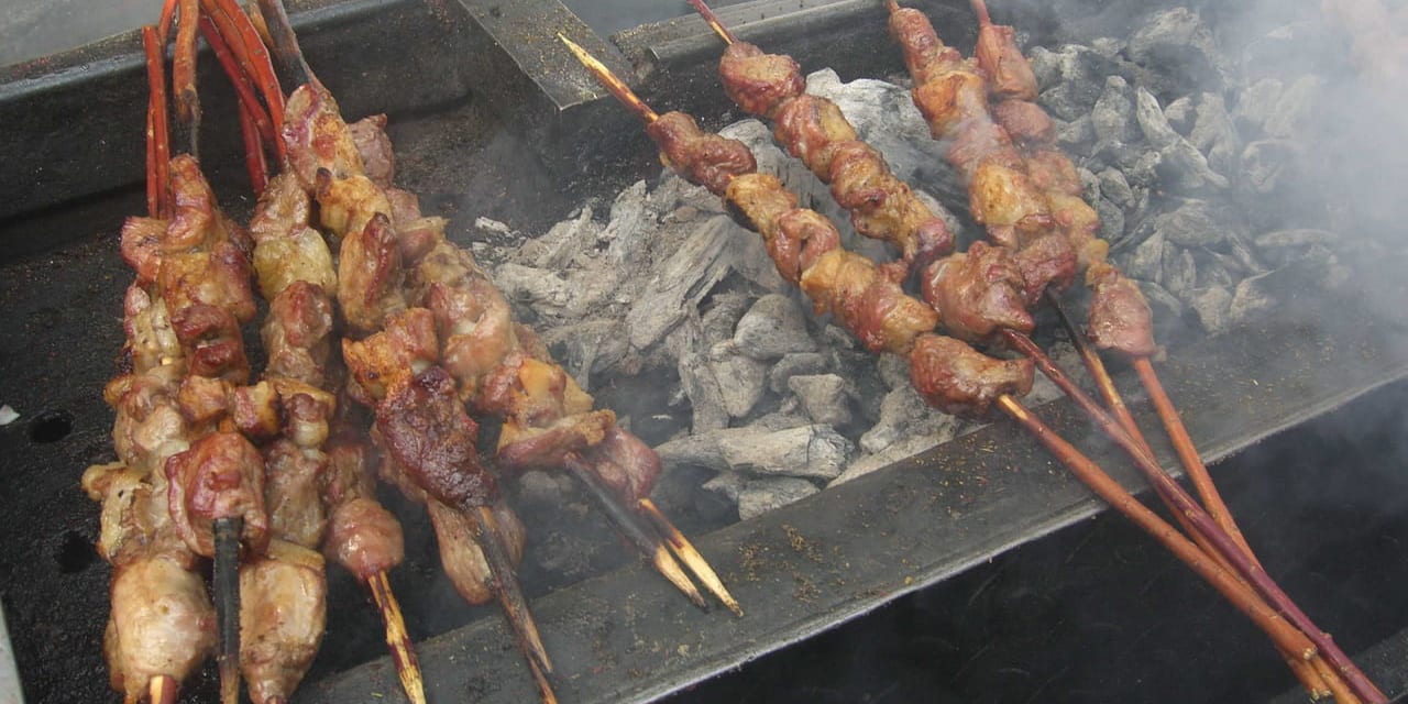 焼きたての串焼き羊肉シシカバブ（新疆ではカワップ）はうまい！