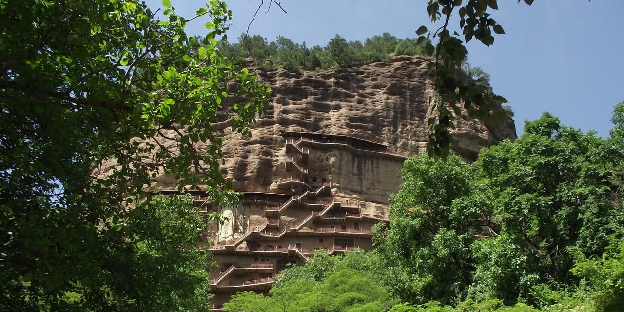 中国四大石窟にも数えられる天水の麦積山