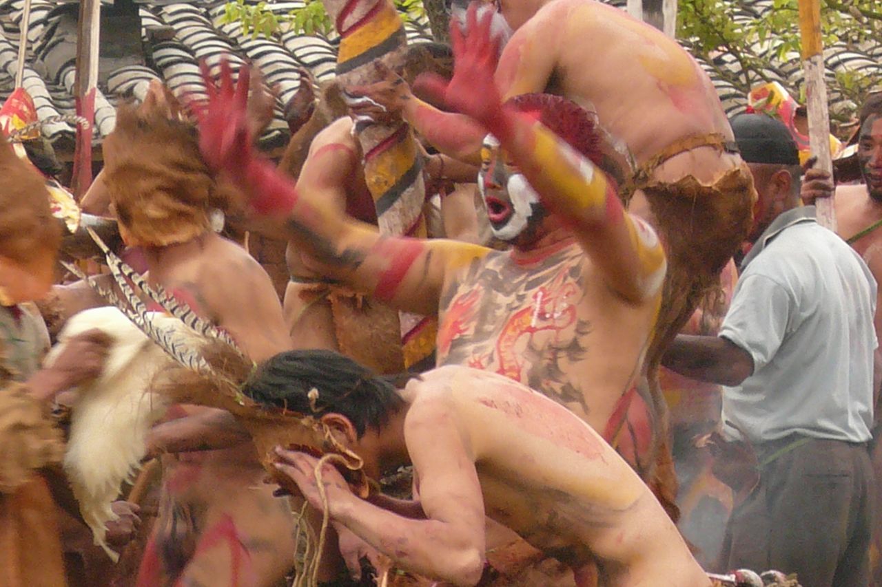 雲南　弥勒の火祭り