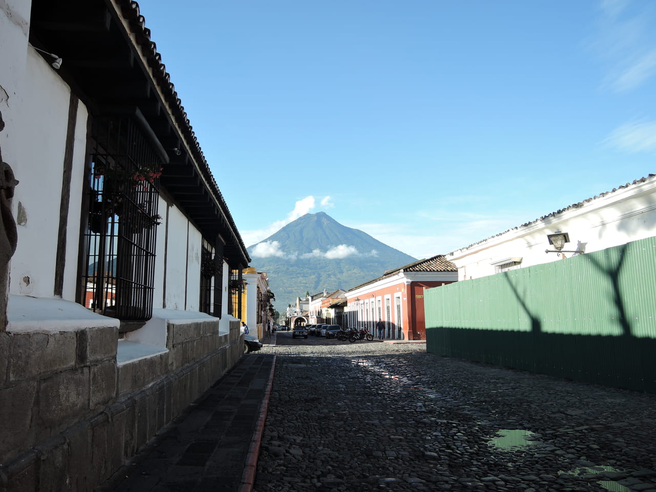 アンティグアから見えるアグア火山