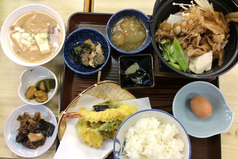 奥庭荘の「牛すき定食」