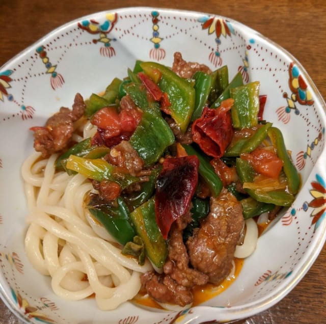 「ラグメン」はコシの強い手打ち麺にピリ辛餡がたまりません。